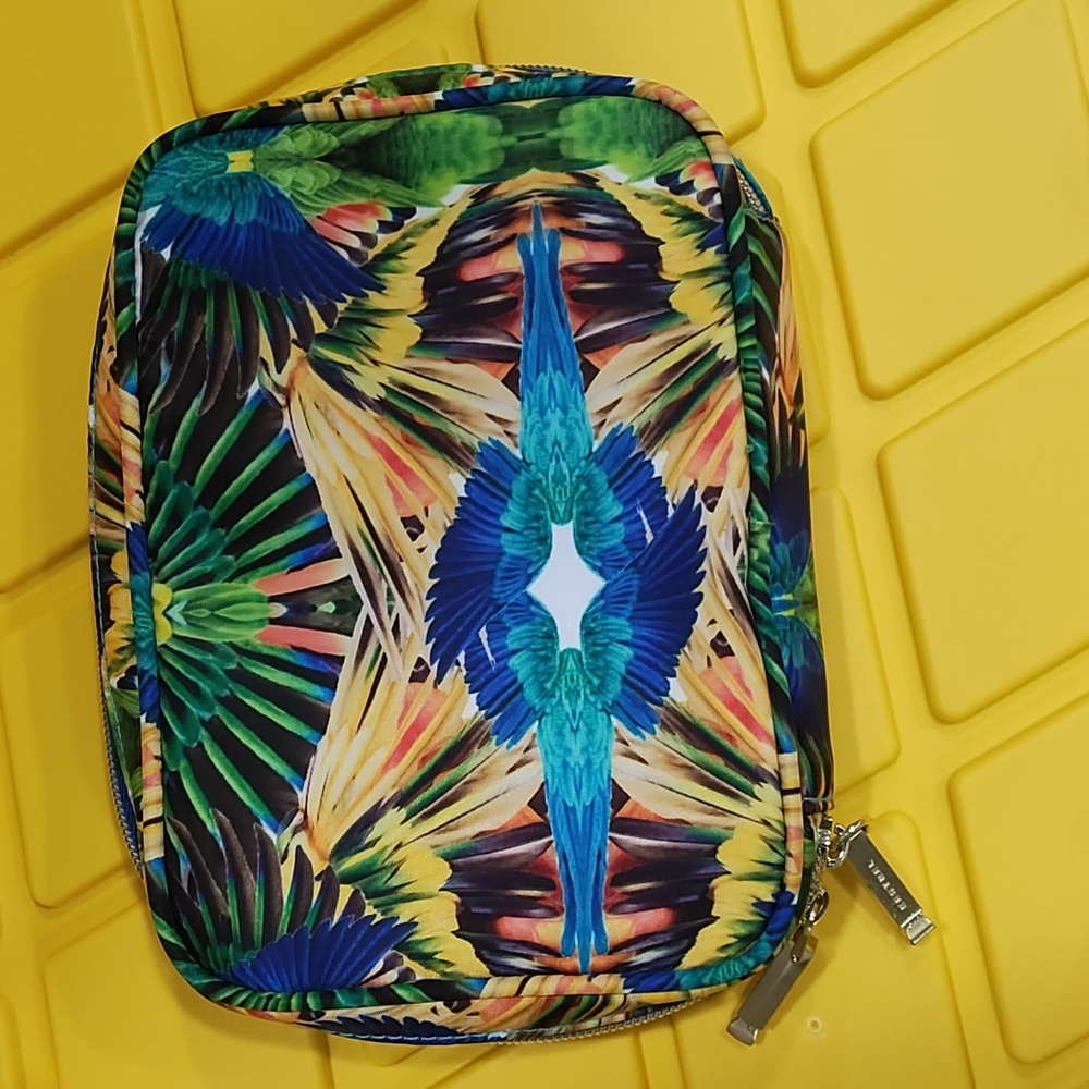 Kestrel travel organizer